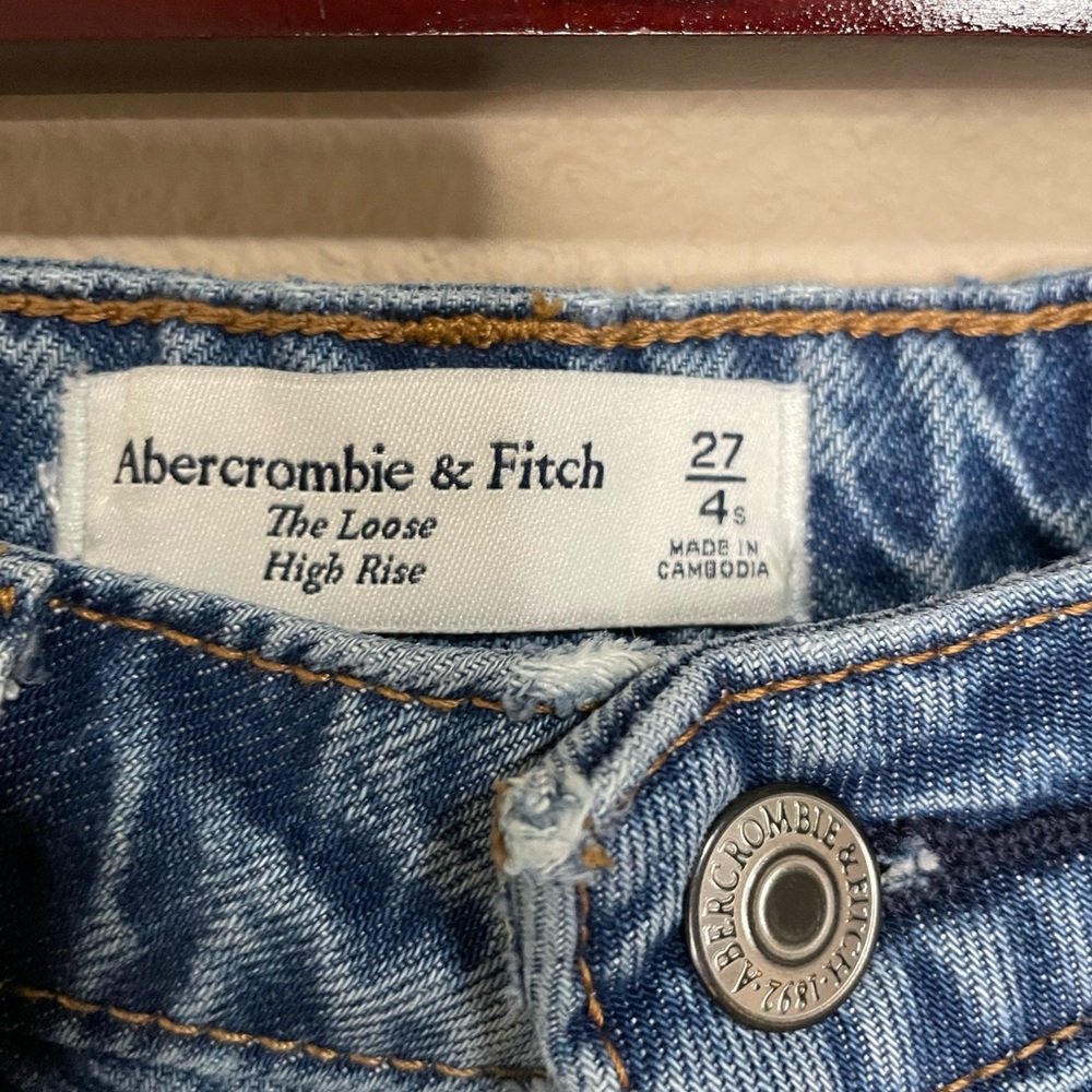 Abercrombie The Loose High Rise Jean size 27S